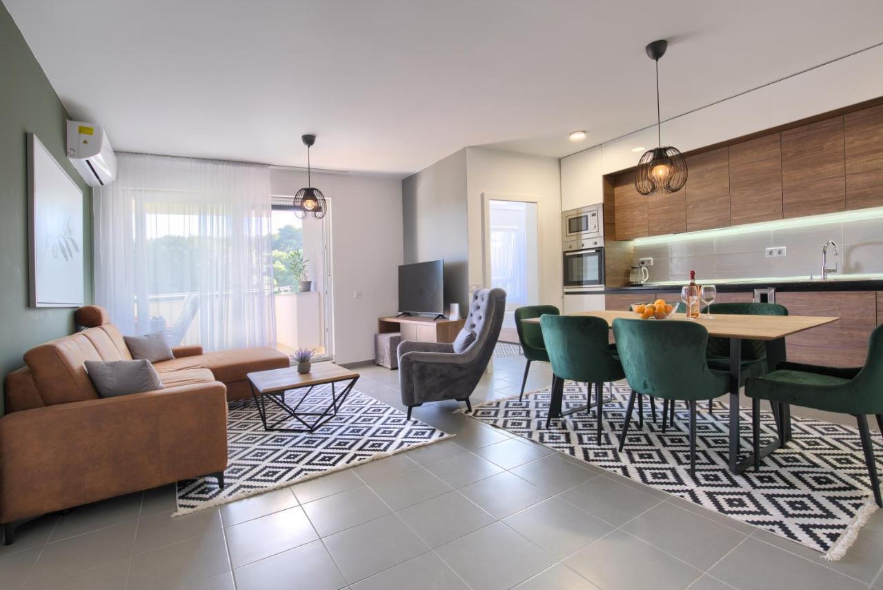 Beautiful Two-Bedroom Seaside Apartment In Premantura Exterior photo