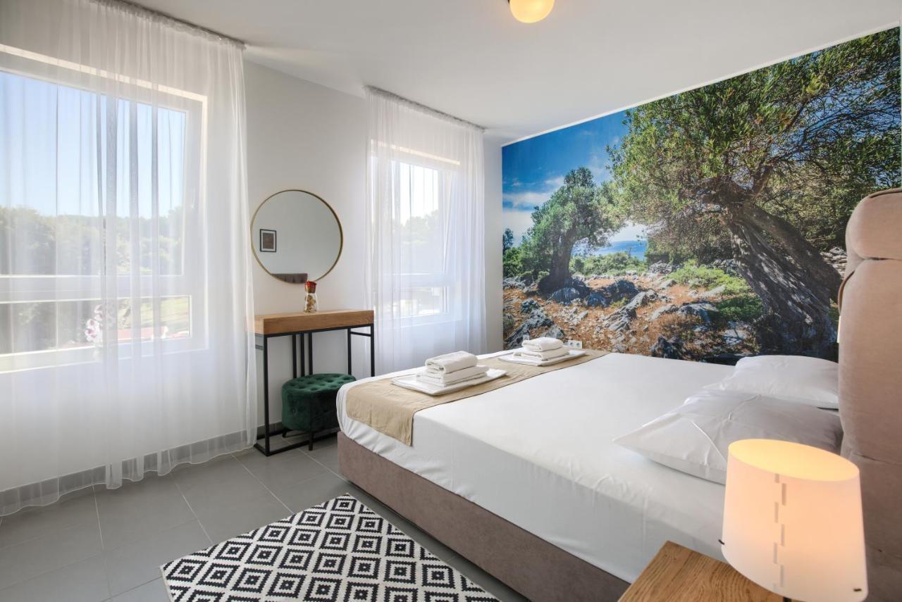 Beautiful Two-Bedroom Seaside Apartment In Premantura Exterior photo