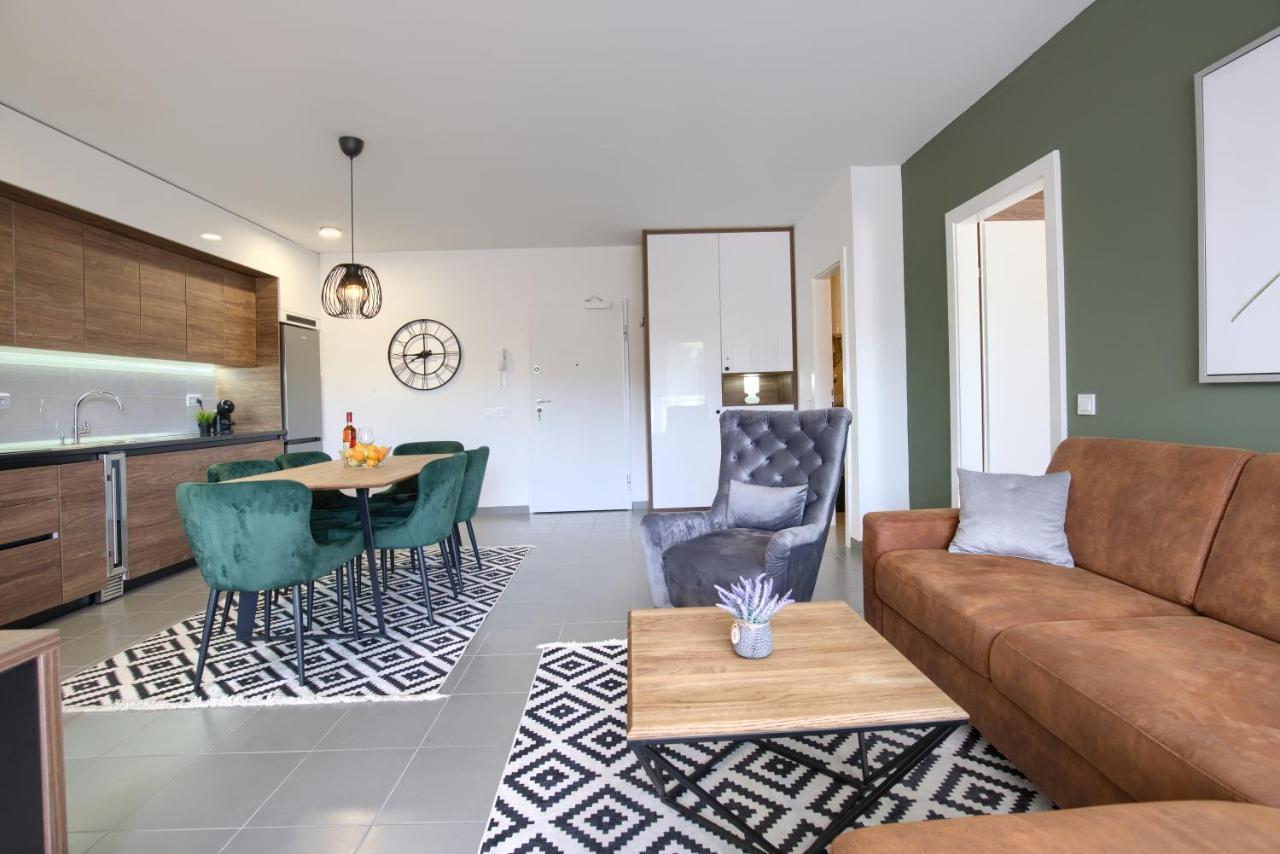 Beautiful Two-Bedroom Seaside Apartment In Premantura Exterior photo